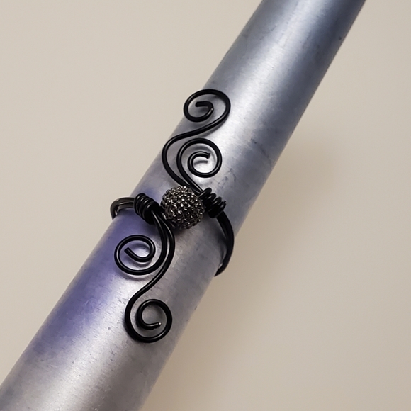 Black wire bead ring - Picture 2 of 5